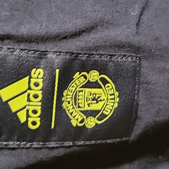 Adidas. MANCHESTER UNITED. Men's fleece with full zipper. - Picture 3 of 8